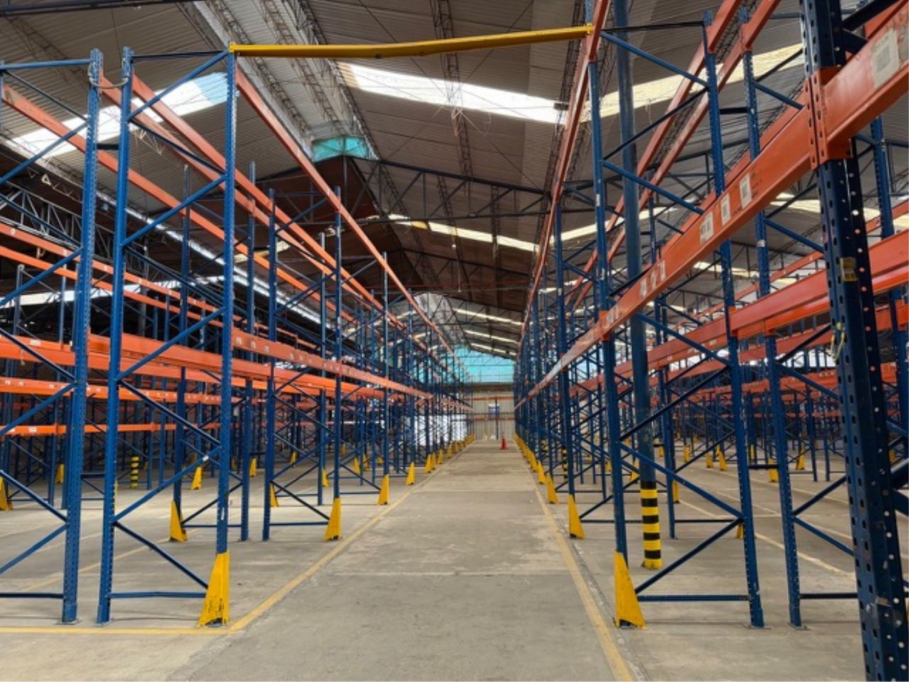 Nave Piso a Techo